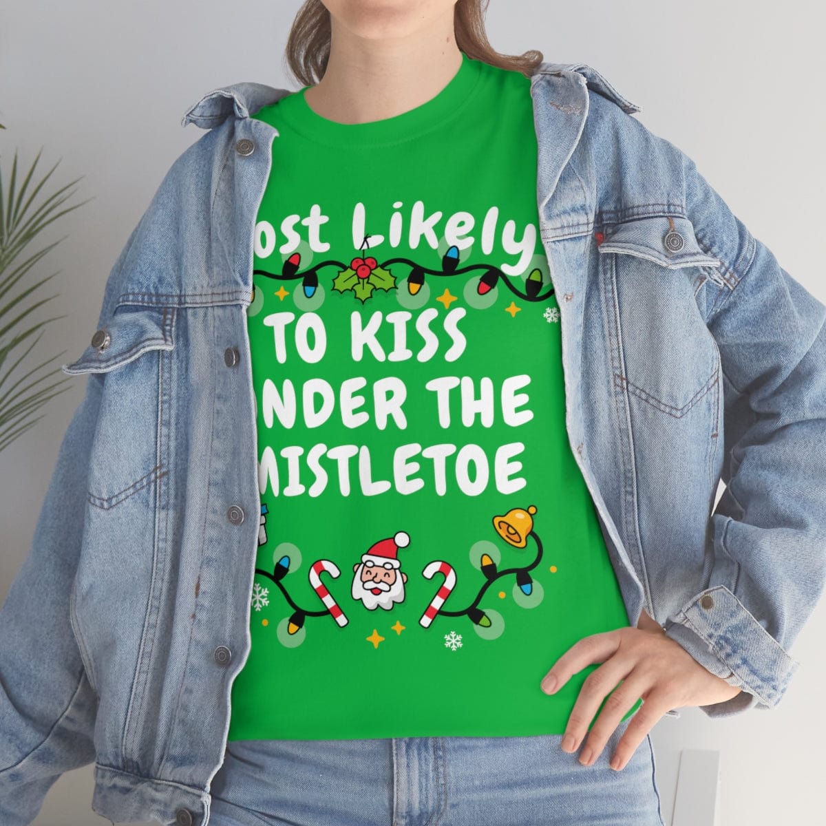 TO KISS UNDER THE MISTLETOE